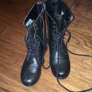 Never worn Steve Madden Troopa Boots